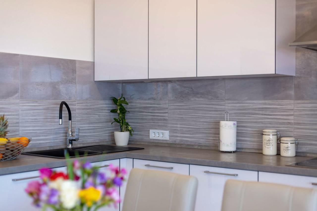 Luxury Apartment Nora Podstrana Esterno foto