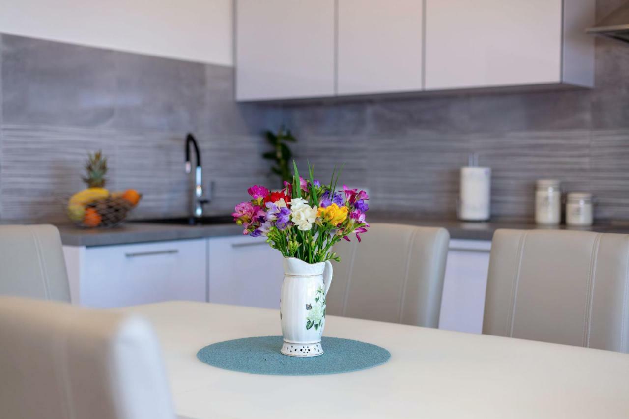 Luxury Apartment Nora Podstrana Esterno foto